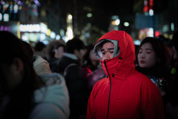 略带忧伤的男子