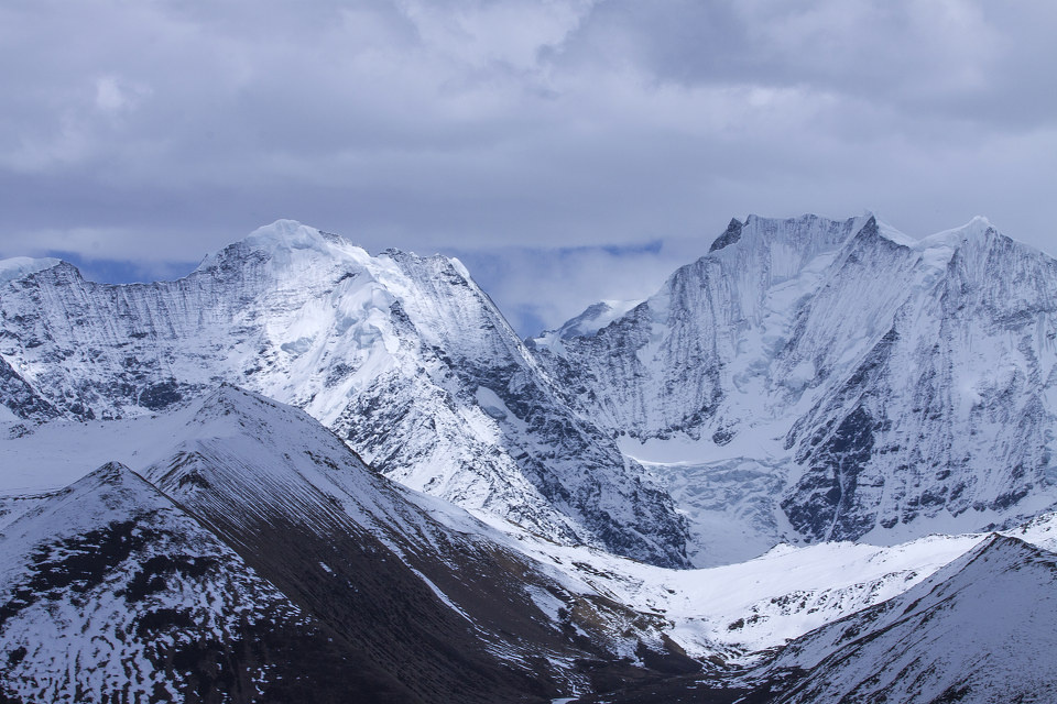 贡嘎雪山 - 一雨云川 - 图虫
