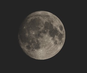 105281