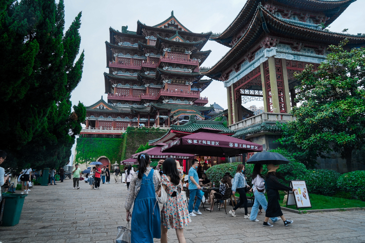 节假日的景区避免不了人挤人啊要出去玩还是日常去比较好