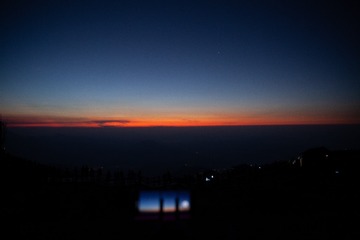 423384