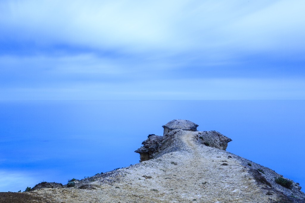 让我们沉默，沉没在深海