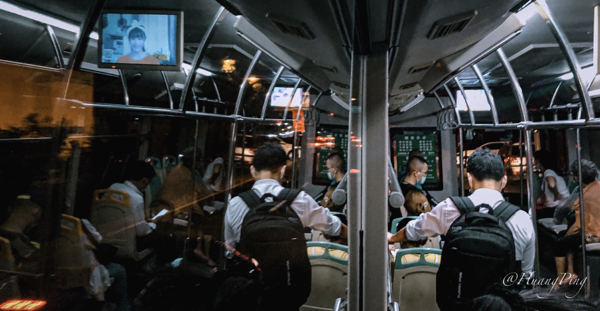 下班顺便去万达广场溜了一圈夜里的大贵阳仍然是忙碌中带有幸福感