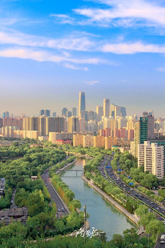 左安门楼顶，大师带我灰 - -