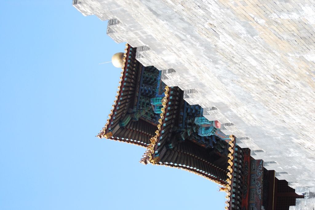 故宫墙外角楼。方向没错，一抬头就是这个样子