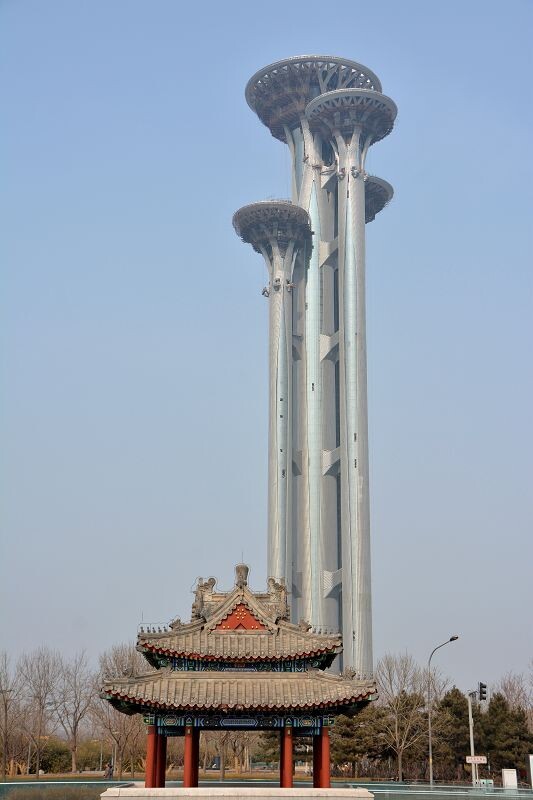 本来古建新建可以交相辉映，但是雾霾啊。