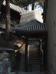北京古建，假山-拾级而上下。