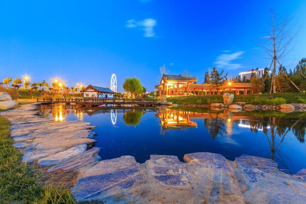 榆溪河滨公园的夜景