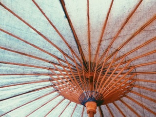 伞下