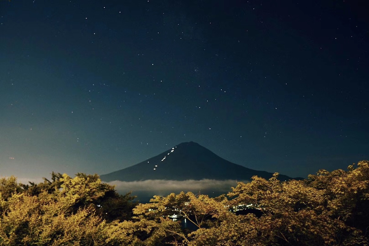 夜晚富士山
