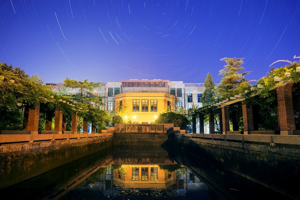 夏末初秋，通透的夜空已经留不住温度。<br />
<br />
明丽的秋色快来了吧。