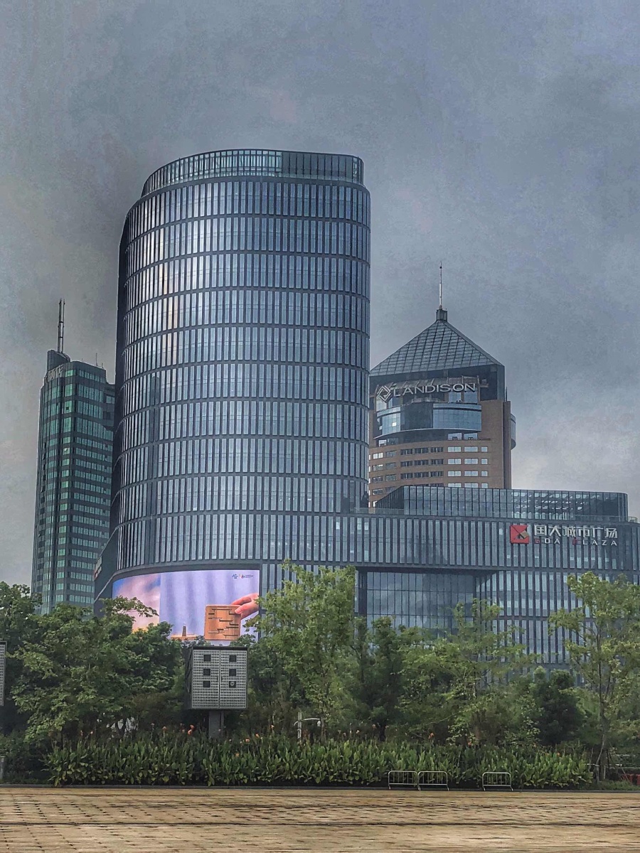 快要下雨的国大城市广场