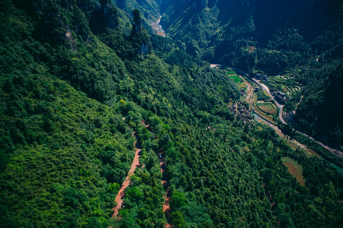 矮寨公路奇观川湘公路发夹弯