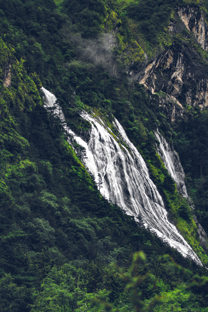 山南错那县东章瀑布