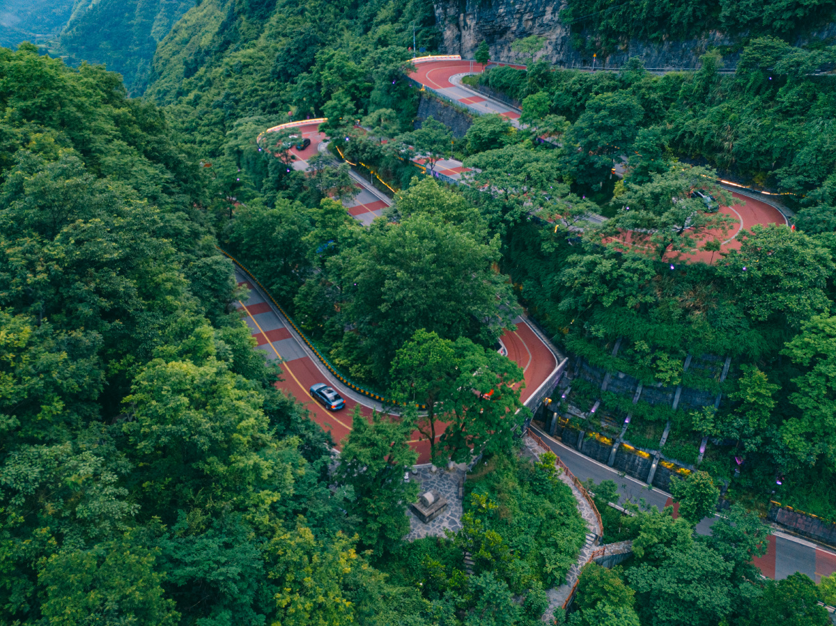 矮寨公路奇观川湘公路发夹弯