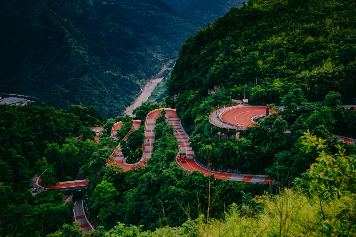 矮寨公路奇观川湘公路发夹弯