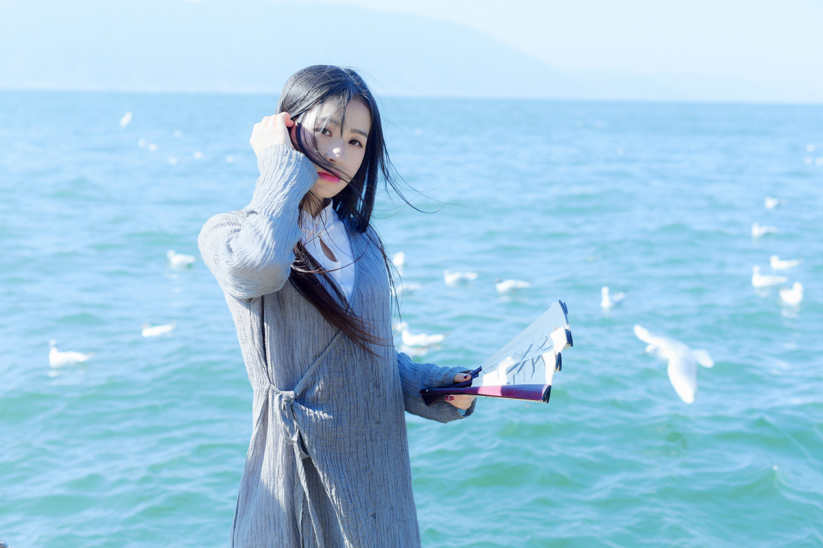 这世间人情冷暖,愿你终可得自在。