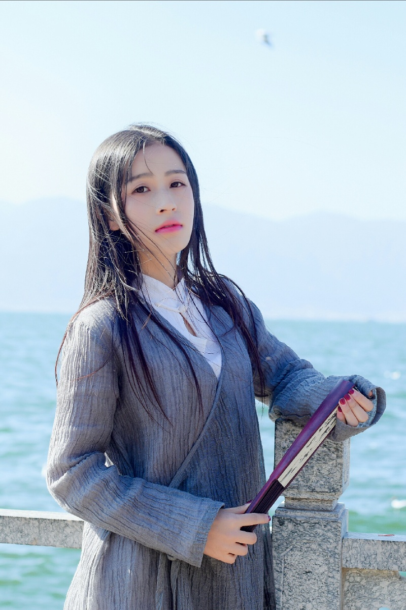 这世间人情冷暖,愿你终可得自在。