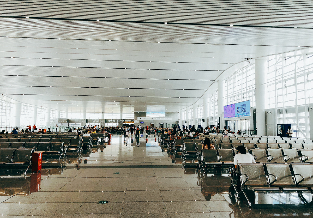 湛江高铁西站的大堂候车厅