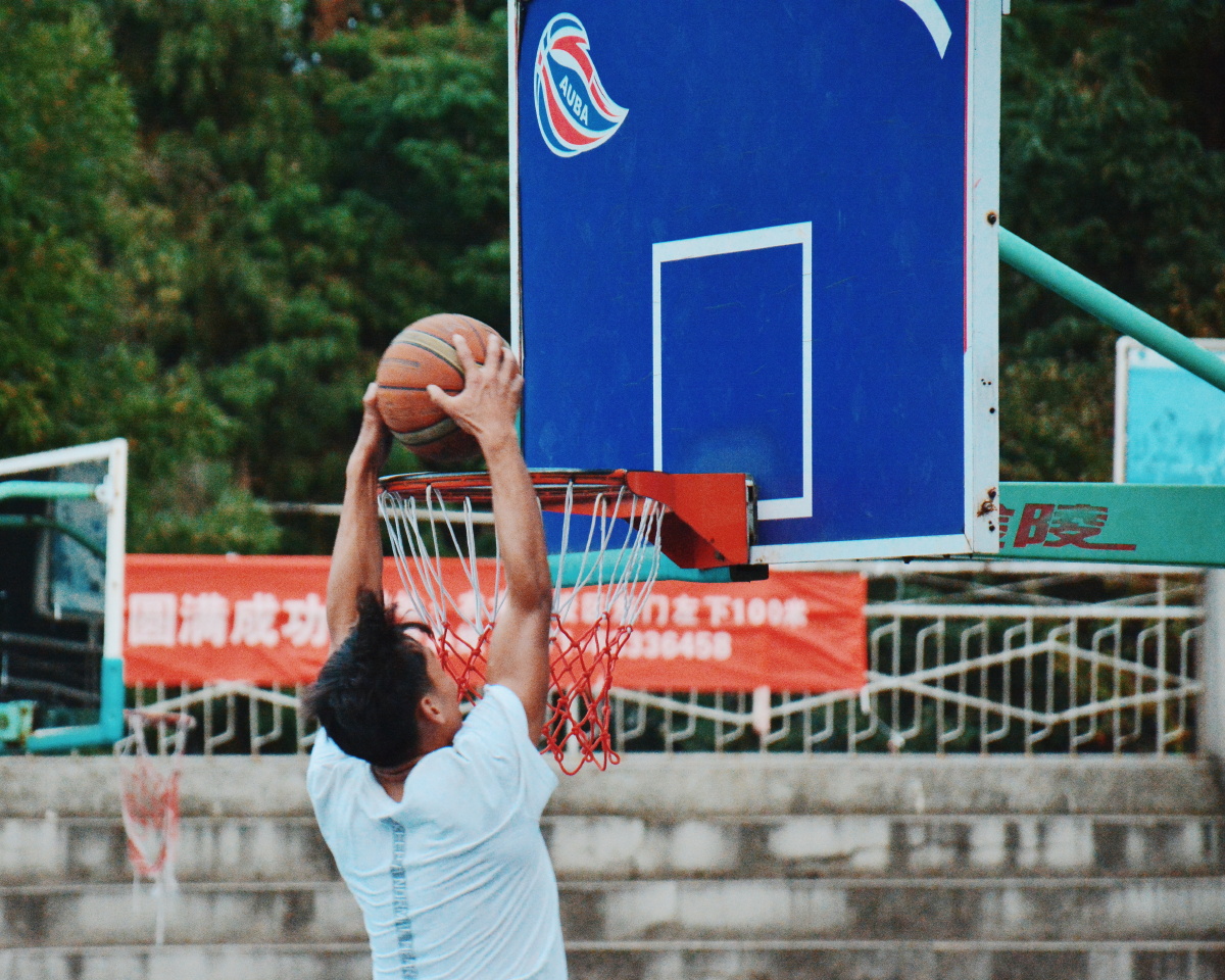 云南滑翔机降落农大