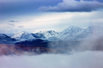 远处的雪山
