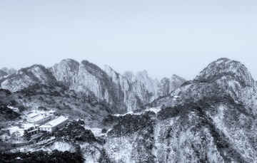 黄山薄雪图