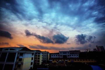 最平常的雷雨后的夕阳 总是让我最感动