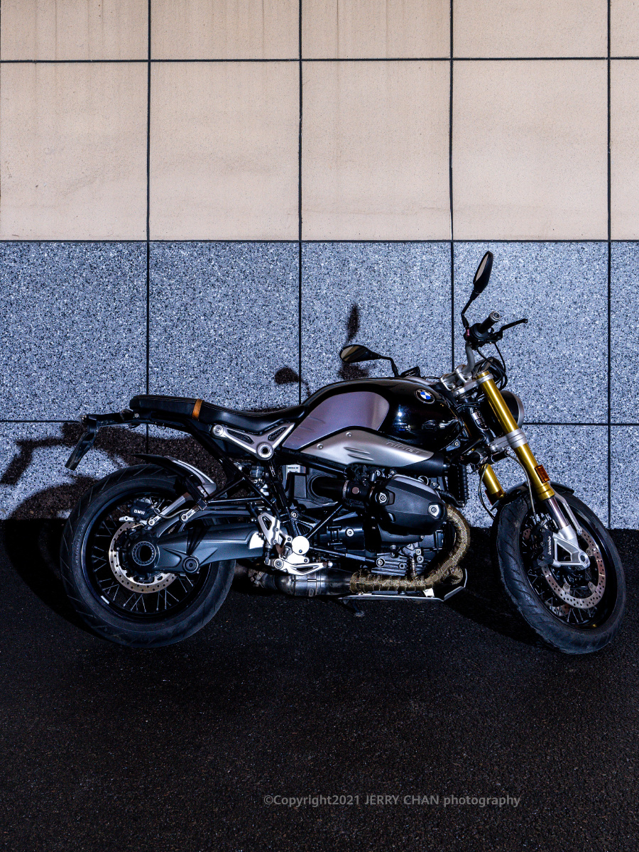 摩托车品牌的bmw自然不会落后于人,2014年上市的r nine-t(拿铁)在当时
