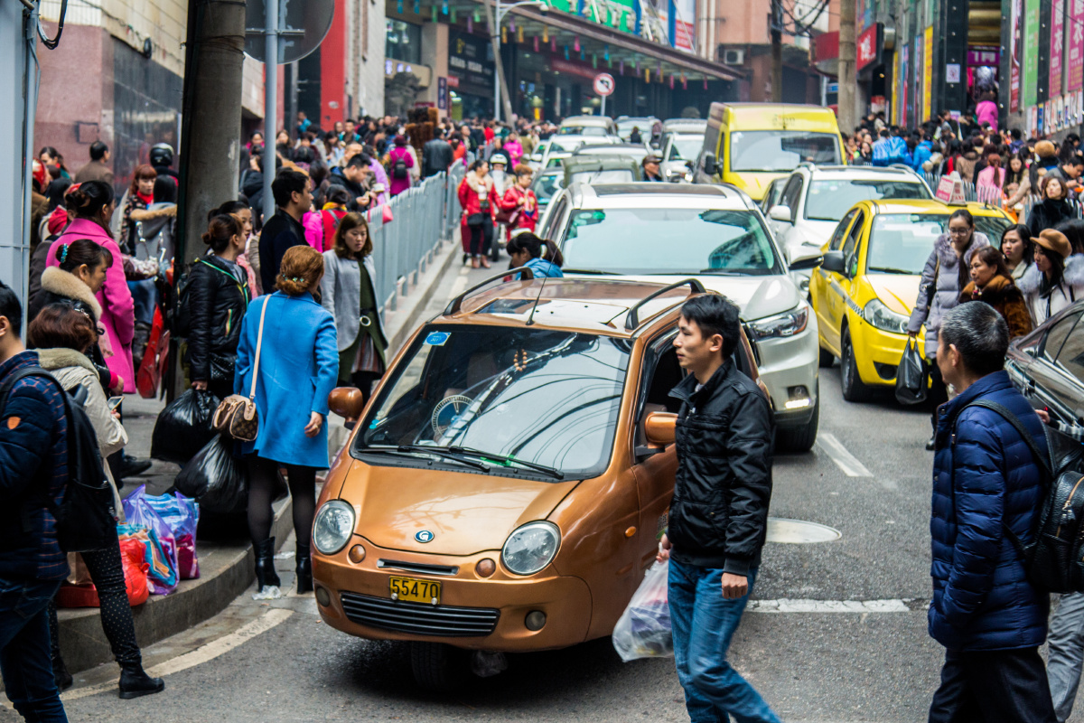 新年前夕的重庆街头,显得特别繁忙.