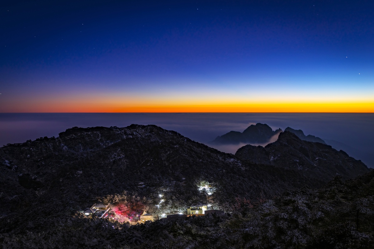 夜不眠摄于黄山风景区