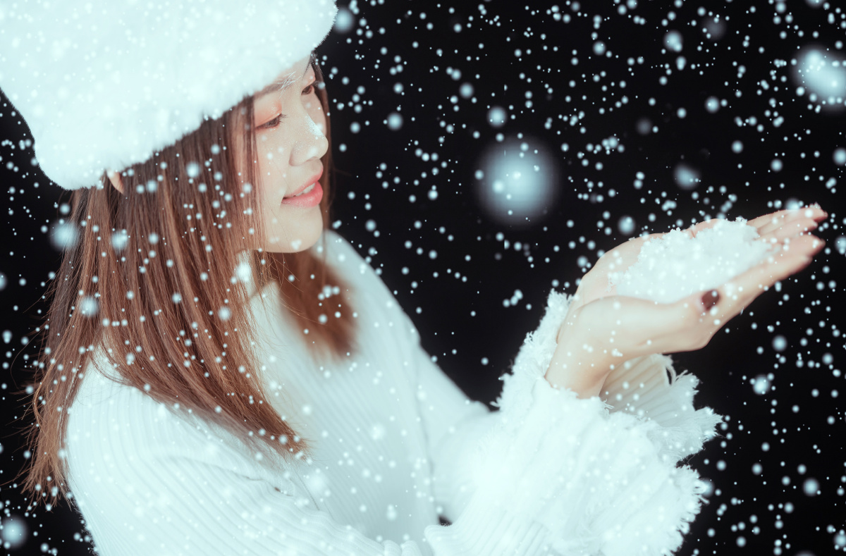 我慢慢得听雪落下的声音 圣诞的每一片雪花 都