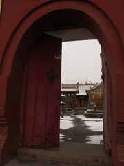 寺门悄开