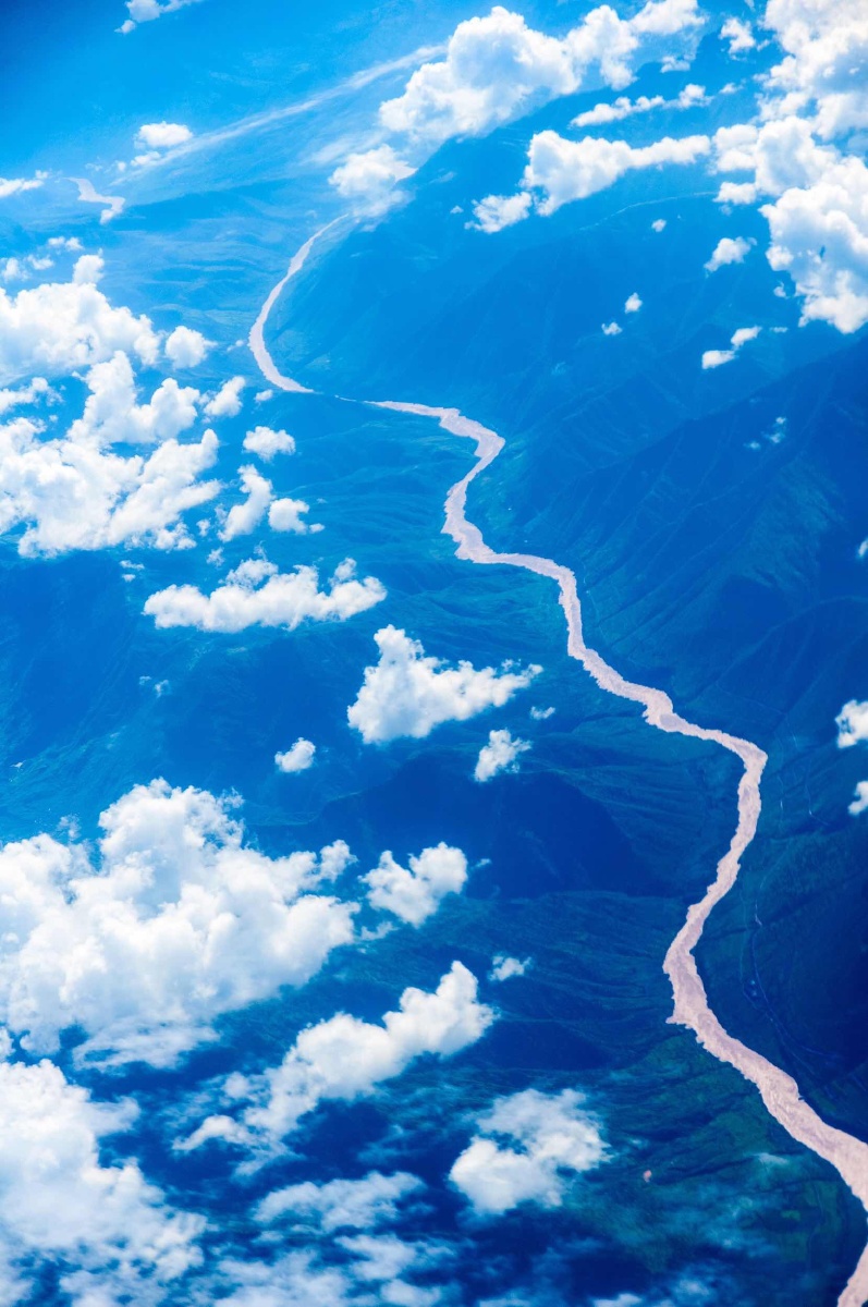 蜿蜒而去的河流