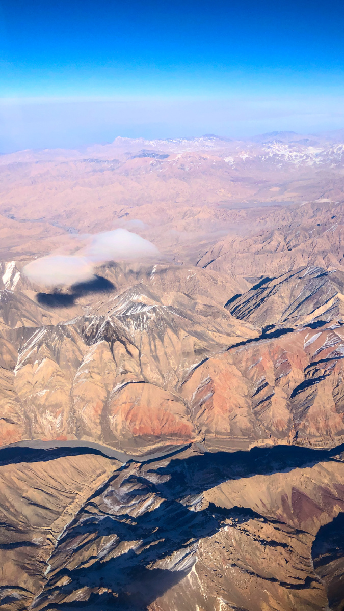 航拍冬天的敦煌地貌山脊沙漠积雪以及那五彩霞光不再让我觉得北方的