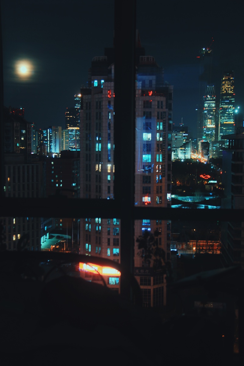 进房间的那一刹 被窗外夜景惊艳到