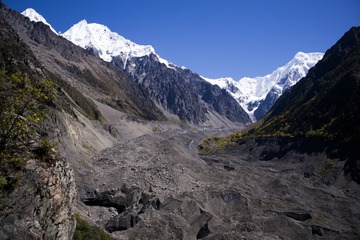 Glacier of western face of Kawagebo
