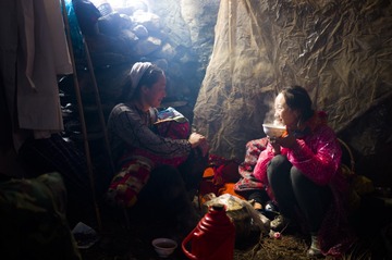 Enjoying Tea on the way to Tso-ga