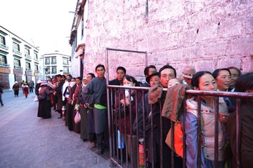 Pilgrims around the Jokhang