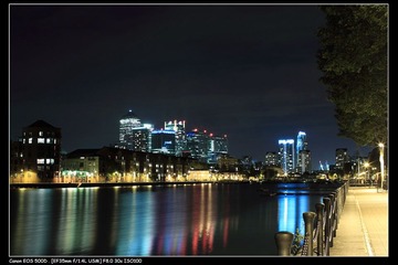 Canary Wharf at night