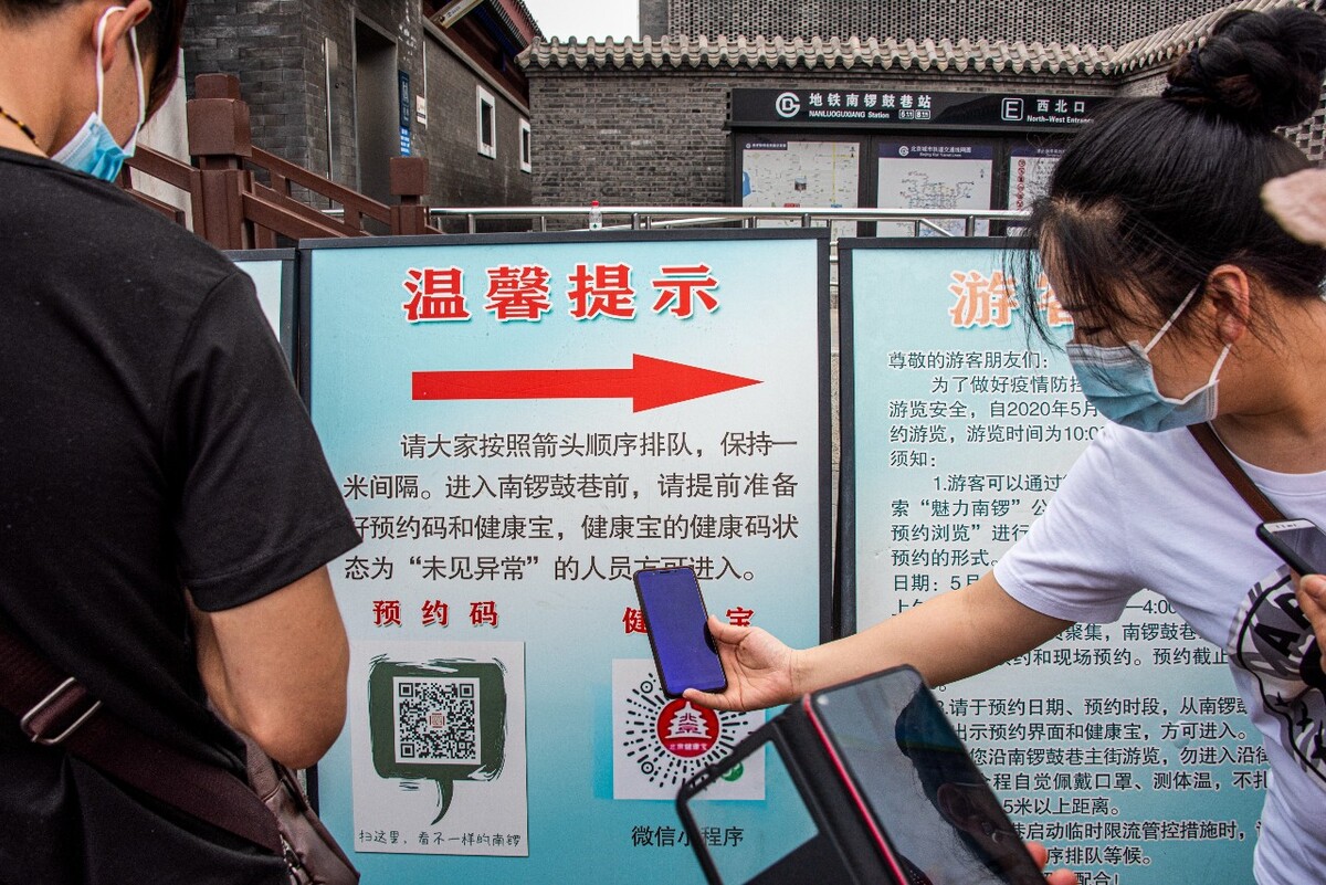 光，&lt;br /&gt;<br />
我们都想捉住，&lt;br /&gt;<br />
但又有谁能呢？
