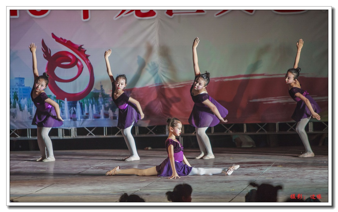 少儿艺校学生文艺表演