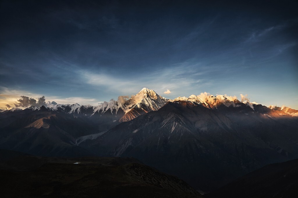 人品爆发拍下难得一见的绝景，贡嘎日照金山