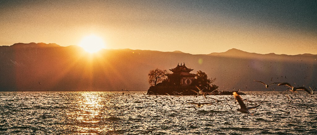 洱海东面的小普陀岛，不得不吐槽佳能在极限大光比情况下画质的劣势