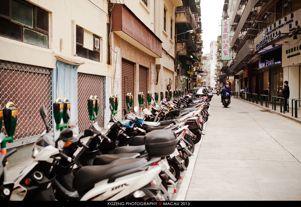 fix br /> 成排的摩托车 很有规矩,都打表而且排得整齐 @ 水坑尾街