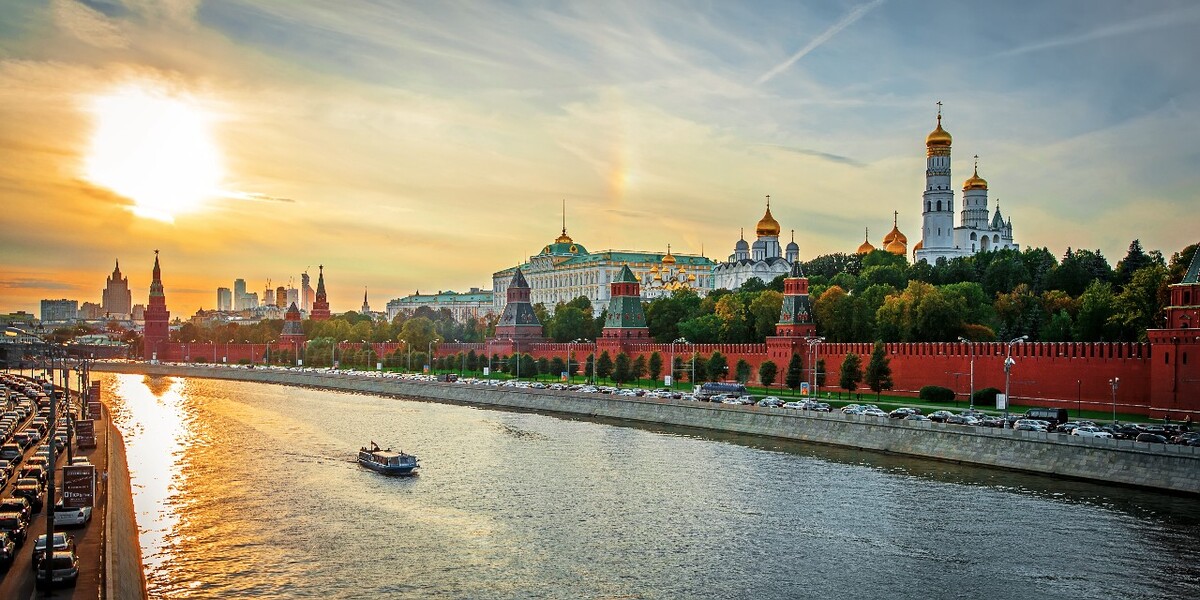 【Moscow, Russia】夕阳西下,莫斯科河和克里姆林宫相互辉映,格外温暖。