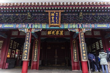 崇山峻岭