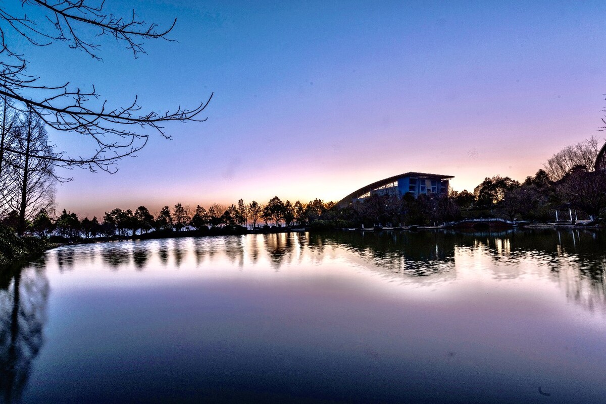 学府晨光大理大学山水中的学府大学校中的山水风光