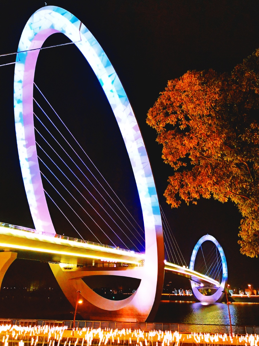 灯影中的南京眼