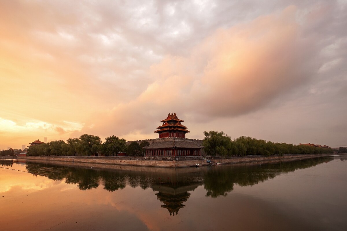 《穿越蒙古高原》（巴尔图林场）<br />
热土。