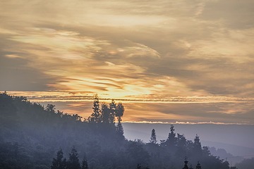 618947